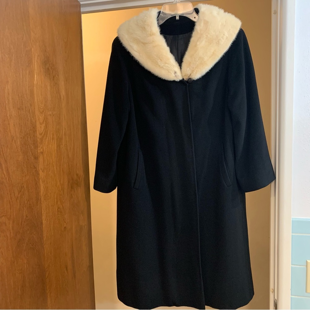 100% Mongolian cashmere coat black with white collar size medium